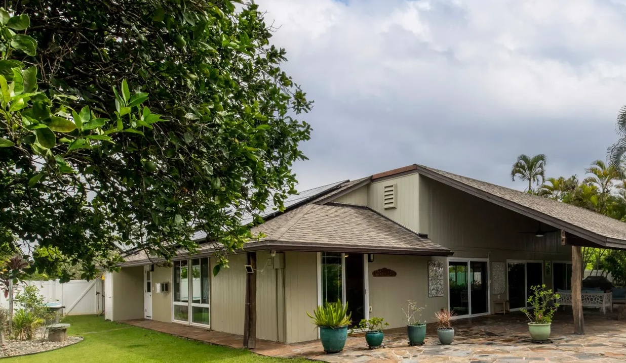 Single family home in Pearl City Hawaii with yard and mountain backdrop